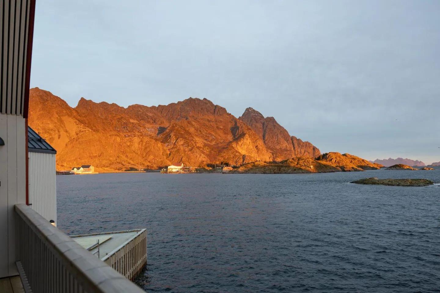 Leilighet Med Fantastisk Utsikt Henningsvær Exteriör bild