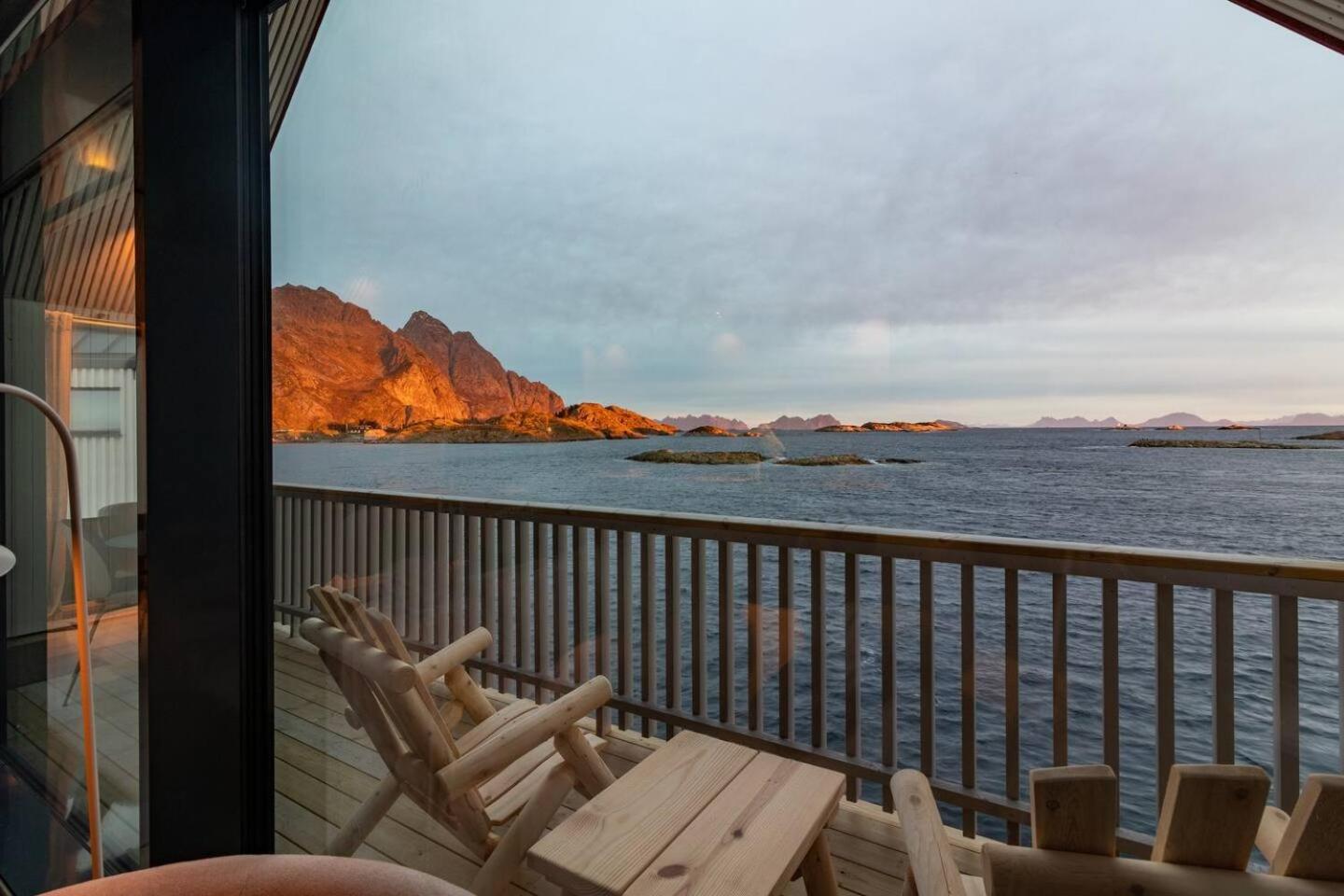 Leilighet Med Fantastisk Utsikt Henningsvær Exteriör bild